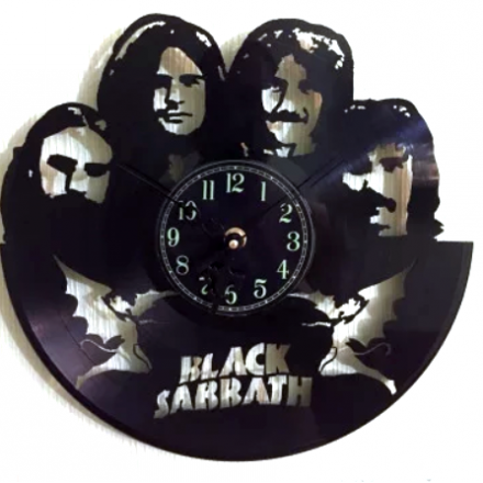 Часы на виниловой пластинке Black Sabbath