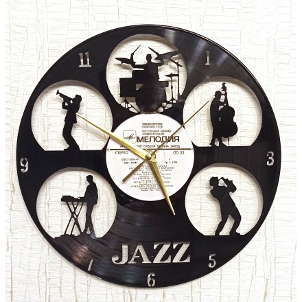 Часы на виниловой пластинке Jazz-музыканта