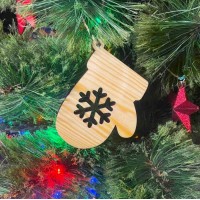 Деревянная игрушка на елку Варежка