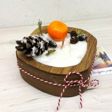 Аромасвеча ручной работы с шишками