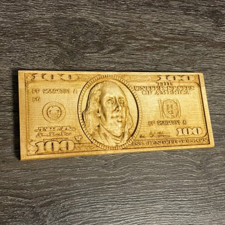 Сувенирные 100 долларов из дерева