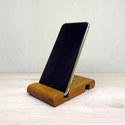 Деревянная подставка для телефона и планшета из дуба