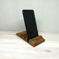 Настольный держатель для смартфона из дерева